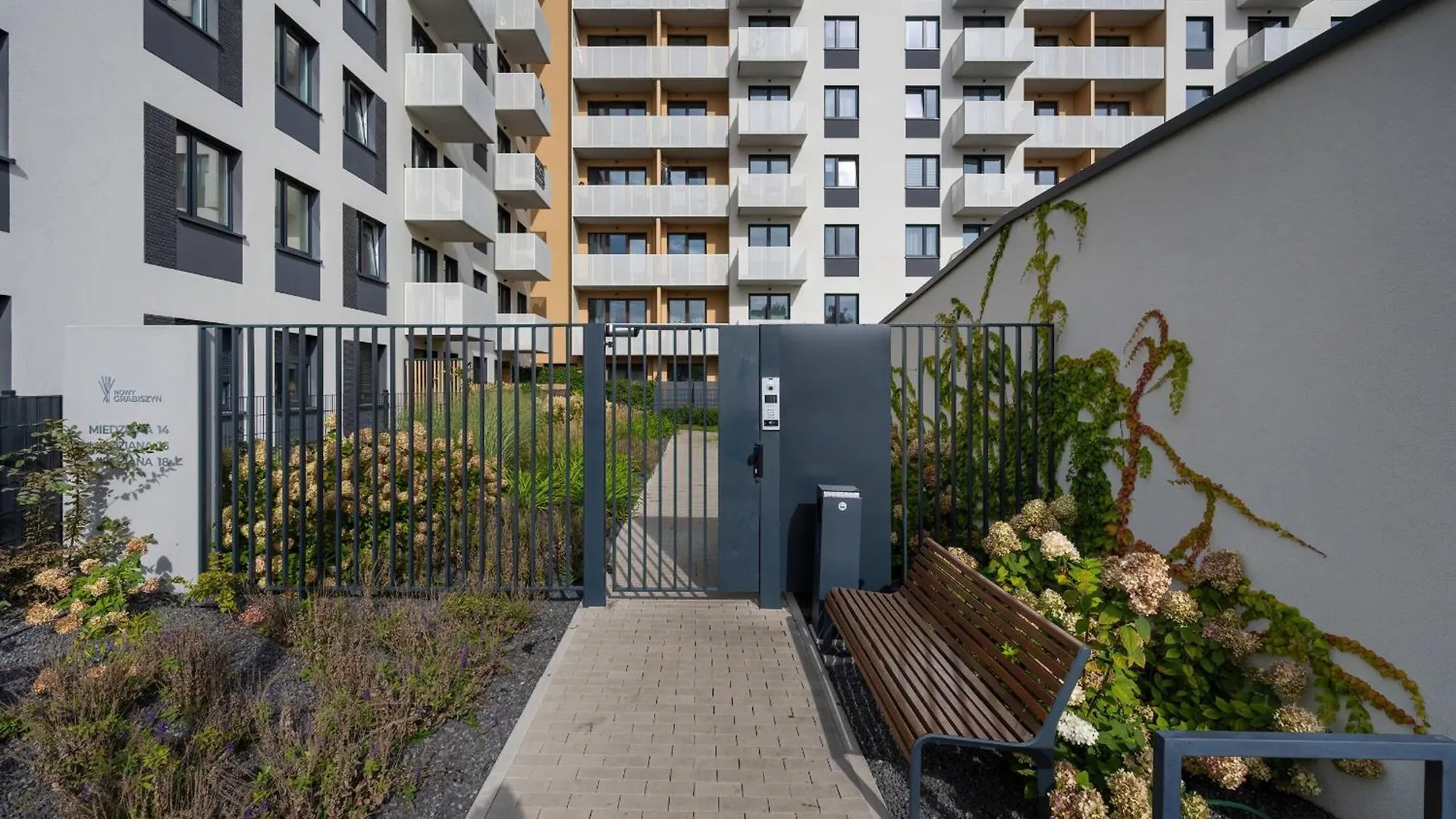 Miedziana Stylish & Cosy Apartment With Balcony Wroclaw By Noclegi Renters